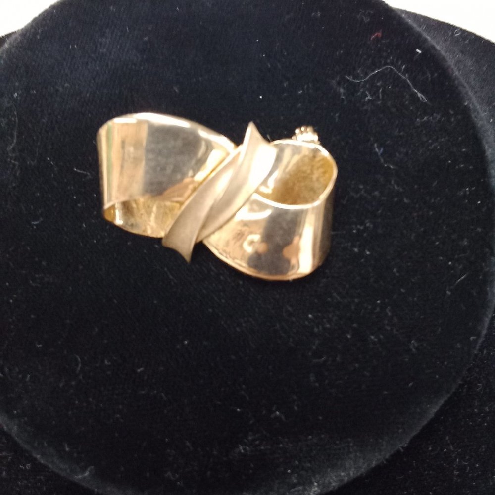 14k solid gold brooch